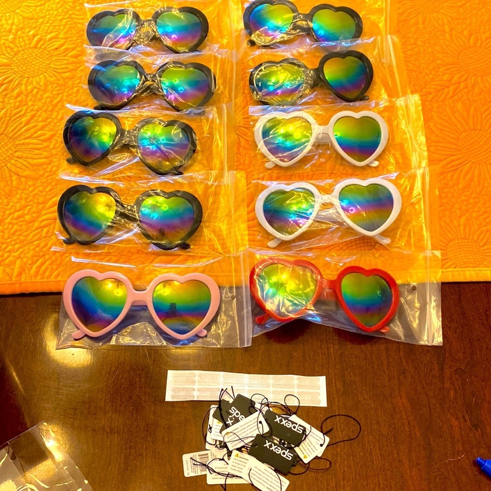 Party Favor Mirrored Heart Shape Teen Sun Glasses Lot with 10 UV Protection